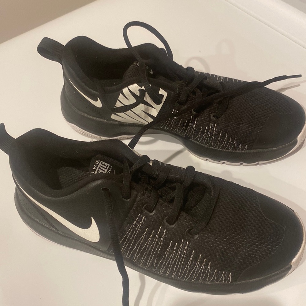 Nike black size 6